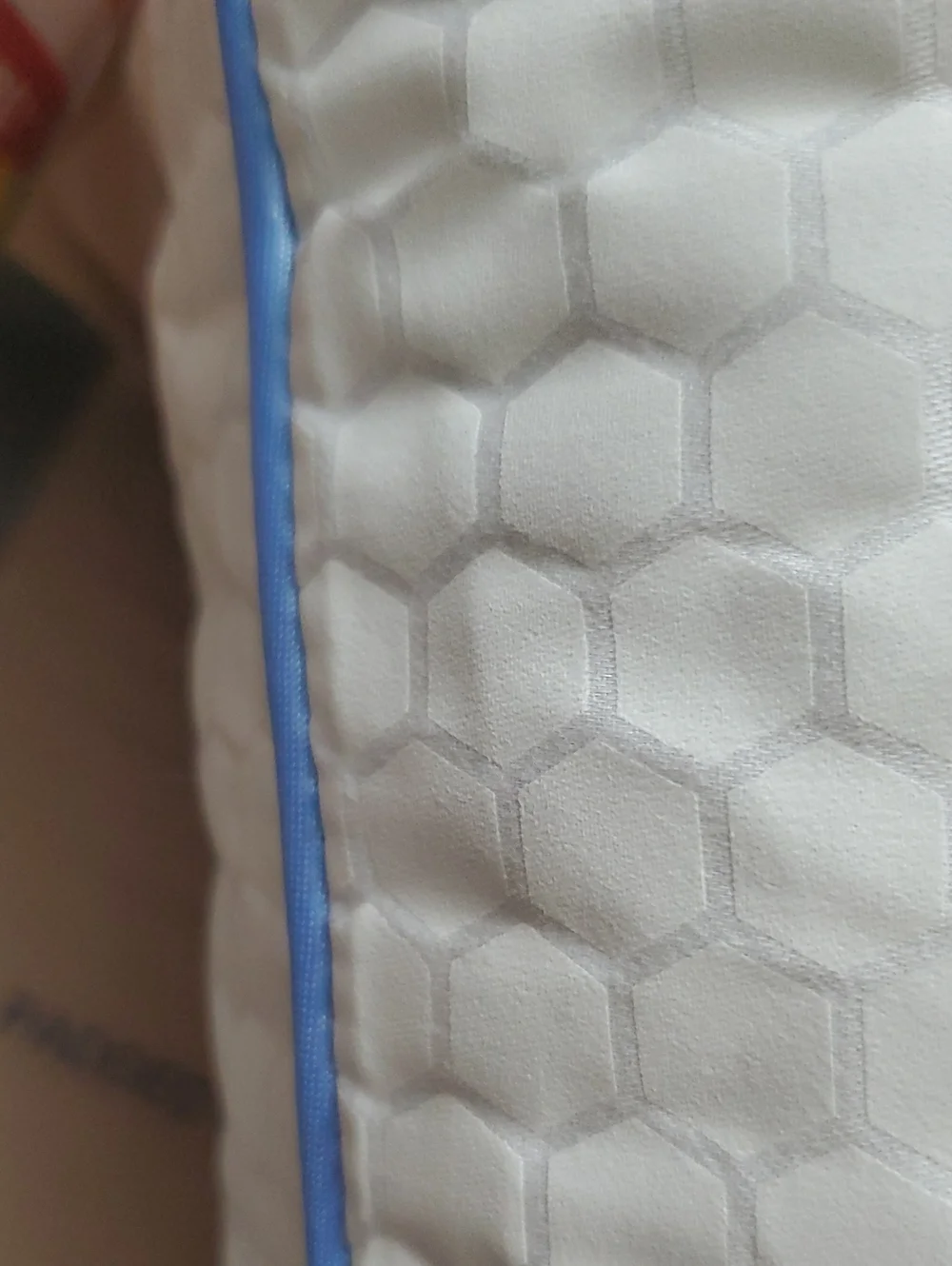 New Nestwell Cool & Comfortable King Medium Support Pillow - White